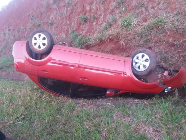 Automóvil volcó en Naranjal