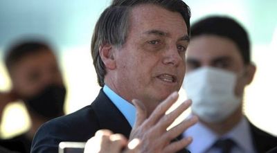 Bolsonaro critica a los medios por hablar sobre las 100.000 muertes por COVID-19 en Brasil