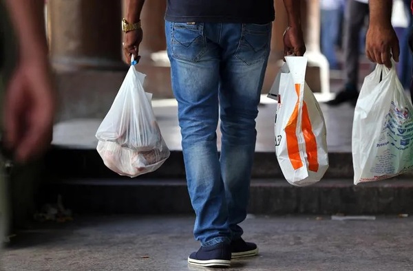 Paraguay le dirá chau a las bolsas de un solo