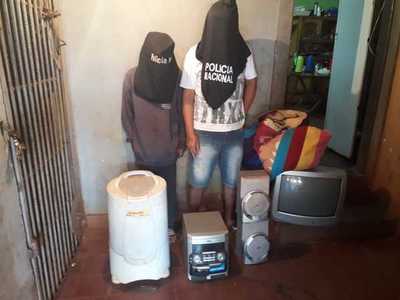 Detienen a rateros que robaron objetos de valor de una vivienda