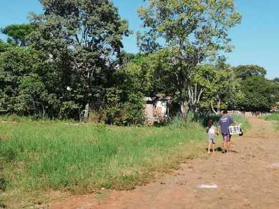 Depósito de CHARME en un terreno baldío