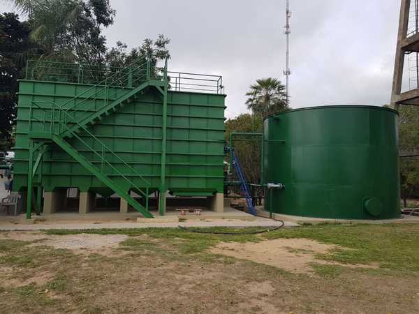 Un barrio de Carmelo Peralta sufre de falta de agua a pesar de estar al lado del río