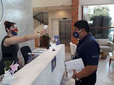 Pandemia golpea duro a la economía familiar: 7 de cada 10 hogares paraguayos vieron caer sus ingresos
