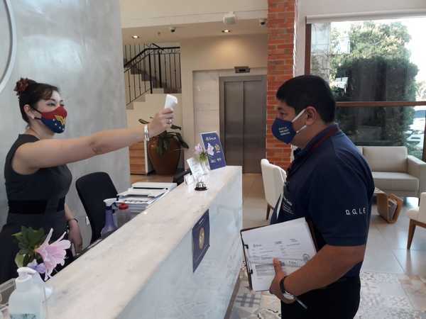 Pandemia golpea duro a la economía familiar: 7 de cada 10 hogares paraguayos vieron caer sus ingresos