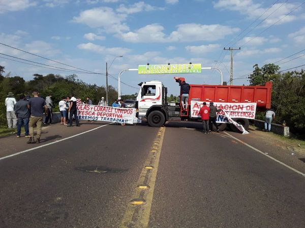 Hoteleros y camioneros de Ayolas cerraron ruta - Nacionales - ABC Color