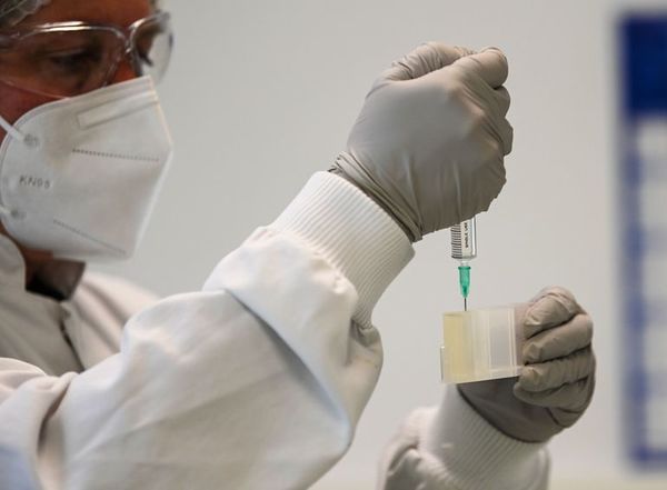 Biólogos piden aprobación de ley para competir en igualdad con bioquímicos - A La Gran 7-30 - ABC Color
