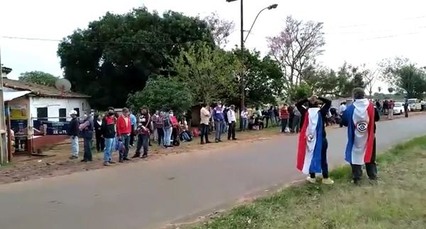 PRODUCTORES DE MISIONES CIERRAN LA RUTA 1 EN SAN IGNACIO.