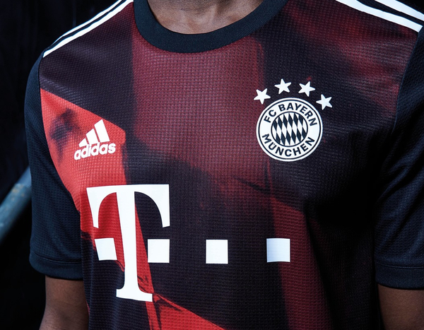 Bayern Múnich presenta su camiseta para la misión Lisboa