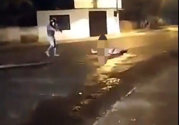 Hombre que, desnudo, apuñaló a otro en la vía pública es imputado - ADN Paraguayo