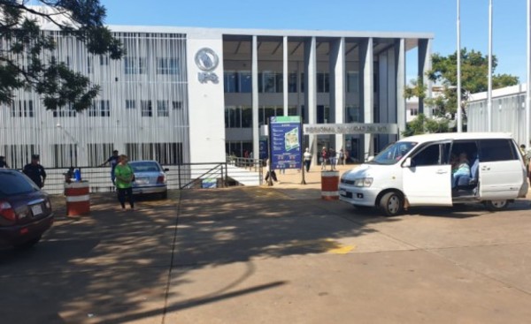 Denuncian falta de insumos para realizar el isopado en el IPS-CDE