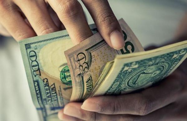 Un hombre compra 25 boletos iguales de lotería: se llevó 25 premios para la casa - C9N