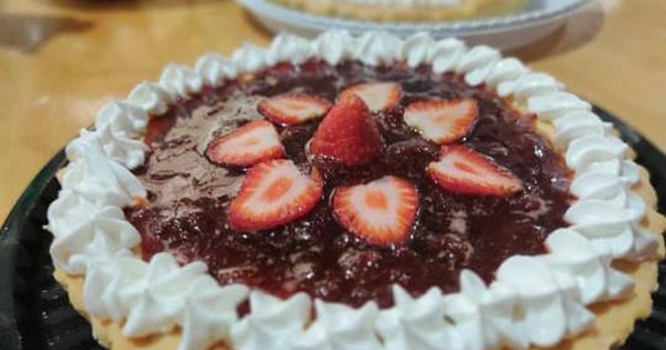 Ejemplo de superación: la pandemia le dejó sin trabajo y ahora prepara postres para seguir estudiando