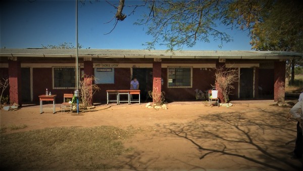 Pese a barreras educación a distancia continúa aunque con alta deserción escolar