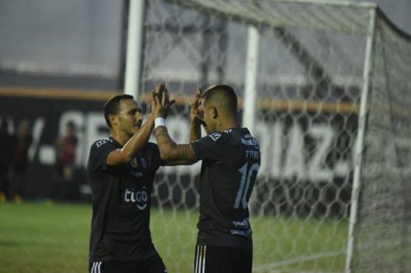 Olimpia gana y se ubica en lo más alto