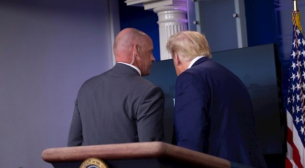 MUNDO | Sacan a Trump de una rueda de prensa por un tiroteo cerca de la Casa Blanca