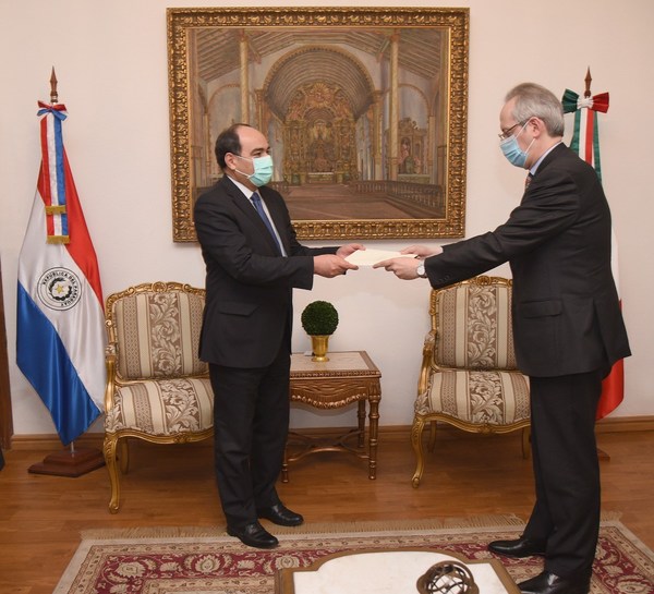 Nuevo embajador italiano presenta cartas credenciales ante Cancillería - ADN Paraguayo