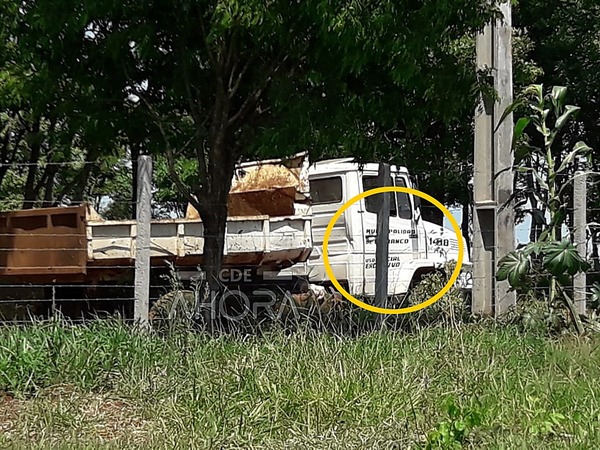 Intendente de FRANCO usa maquinarias y camiones de la comuna para trabajo PARTICULAR