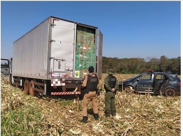Cae camión REPLETO de cigarrillos producidos por TABESA