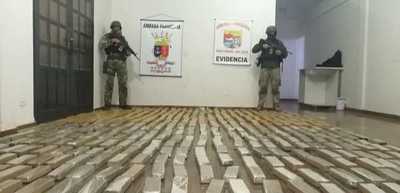 Marinos incautan más de 340 kilos de marihuana cerca de la represa Acaray