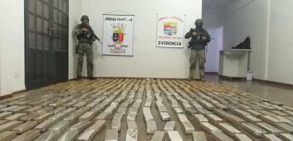 Marinos incautan más de 340 kilos de marihuana cerca de la represa Acaray