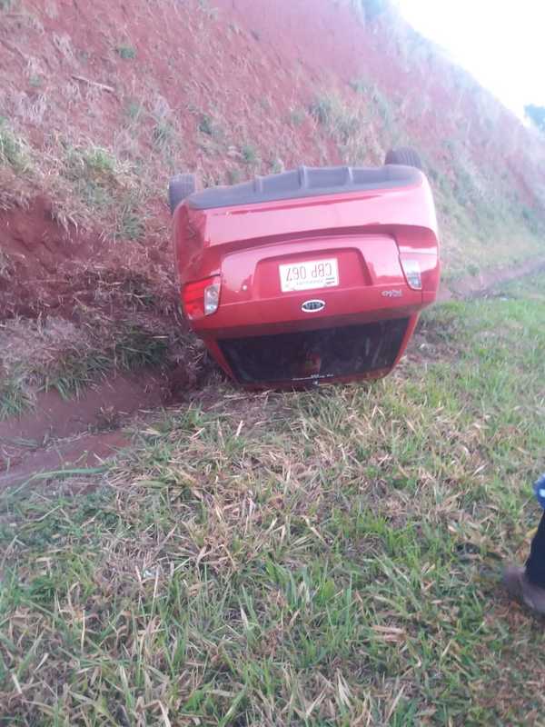 Desvió de un animal y volcó aparatosamente sobre Ruta 06