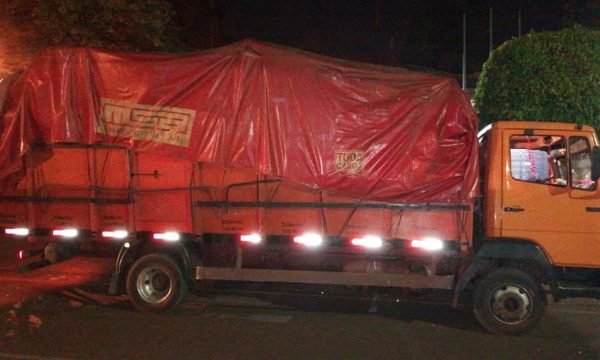 Incautan camión cargado con mercaderías de dudosa procedencia