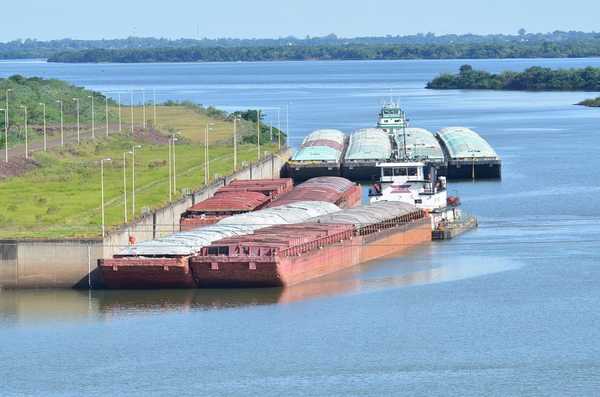 AHORA: MANIOBRA EN EL RÍO PARANÁ PERMITE SALIDA DE 115.000 TONELADAS DE GRANOS.