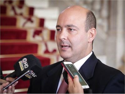 Titular de Mitic alega "falta de presupuesto" para campaña más fuerte contra el Covid-19