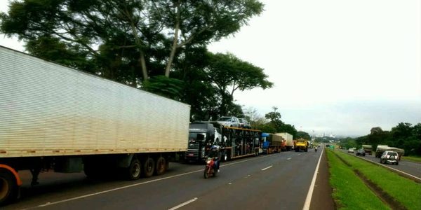 Huelga de camioneros en BRASIL genera DESABASTECIMIENTO en la FRONTERA