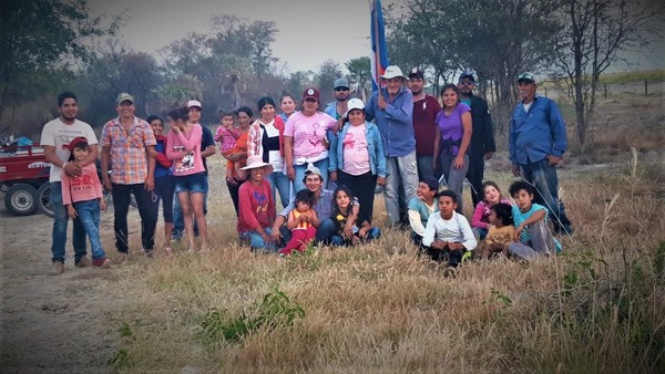 Poblador de Carmelo Peralta y esposa del gobernador en conflicto de tierras