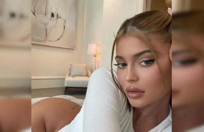 El sensual uniforme de trabajo de Kylie Jenner para sus 'días de oficina' - C9N