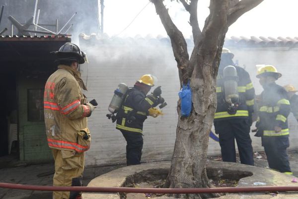 Incendio en una vivienda de Asunción - Nacionales - ABC Color