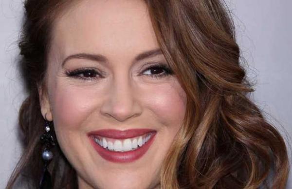 Alyssa Milano cuenta que está perdiendo el pelo por culpa del coronavirus - C9N