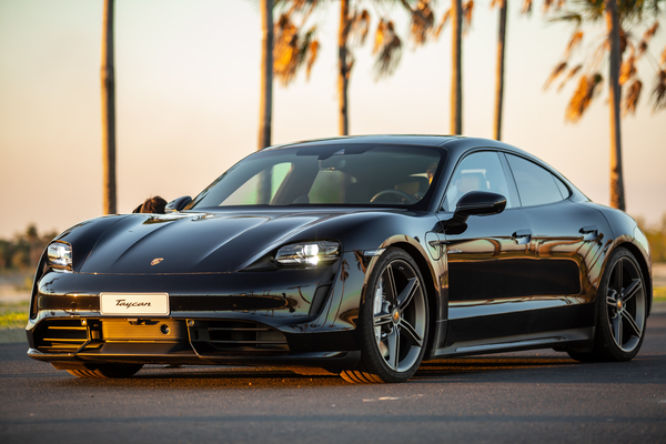 Ya se encuentra en Paraguay el Porsche Taycan, el primer deportivo 100% eléctrico de la marca