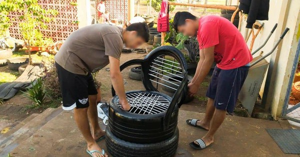 Adolescentes de centro educativo reciclan neumáticos para crear sillones y planteras