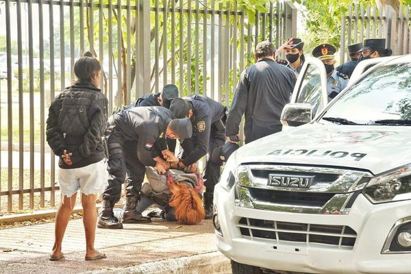 Estudiantes denuncian brutalidad policial durante manifestación - Nacionales - ABC Color