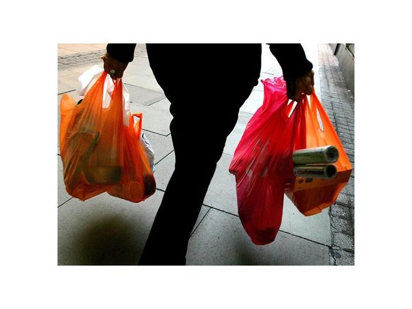 Autorizan el uso de bolsas de  polietileno hasta   fin de año