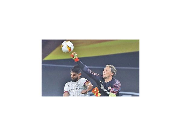 Sevilla y Shakhtar avanzan
