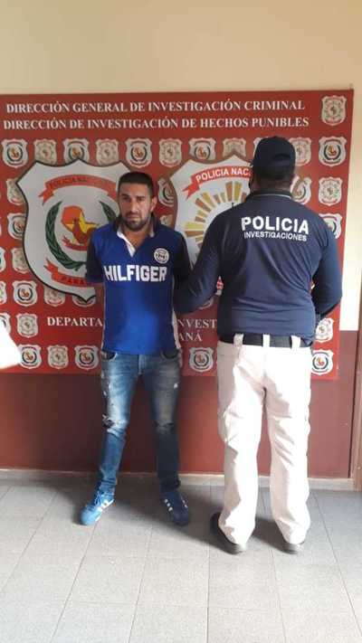 Policía detiene a delincuente y recupera un auto robado y utilizado para cometer asalto