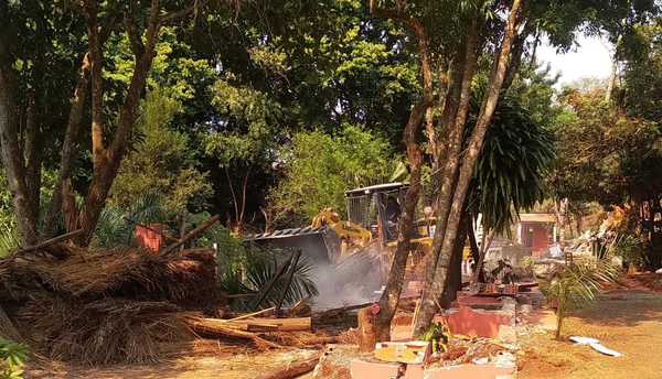 Municipalidad recupera una parte de la franja de protección del lago Acaray