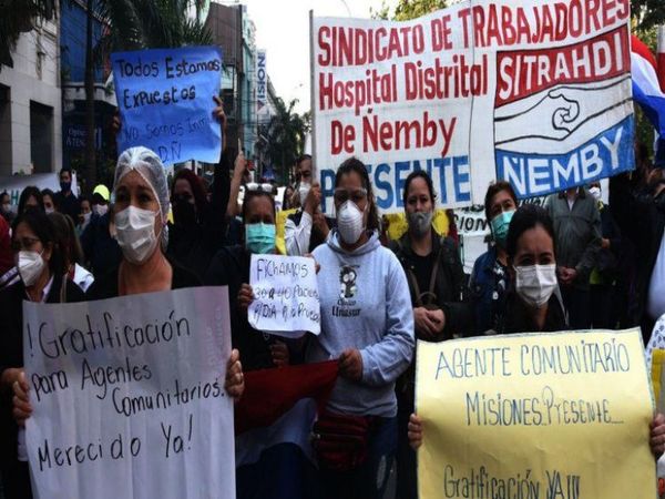 Funcionarios de Salud reclaman pagos y repudian la corrupción