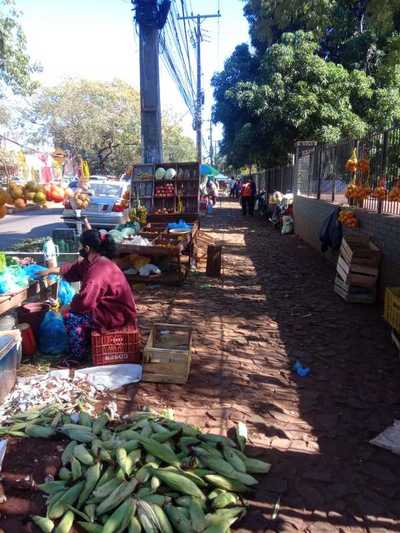 “Tregua” entre comuna y vendedores de las veredas debido a la pandemia