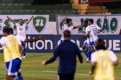 Segunda victoria del Cruzeiro con una asistencia de Raúl Cáceres - Fútbol - ABC Color