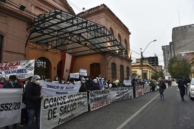 Funcionarios de salud cierran calle capitalina - Nacionales - ABC Color
