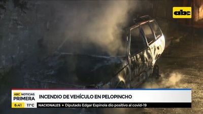 Vehículo se incendió en el barrio Pelopincho - ABC Noticias - ABC Color