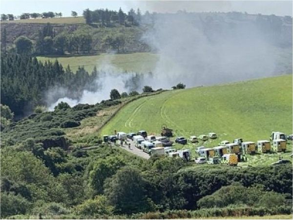 Tren de pasajeros se descarrila en Escocia