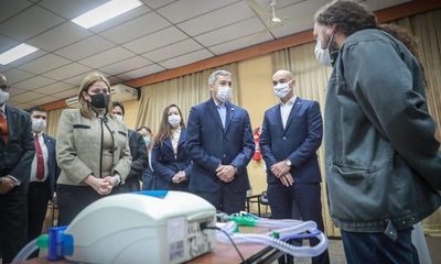 Presidente verifica capacitación de profesionales para manejo de respiradores