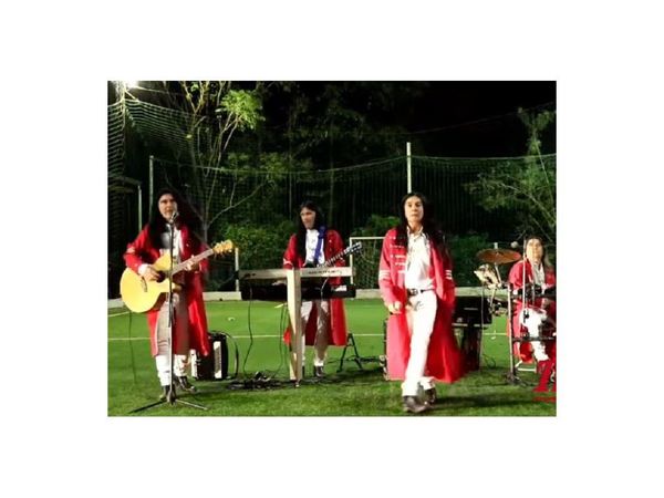 The Fenders le cantan a "arrieros flojos"