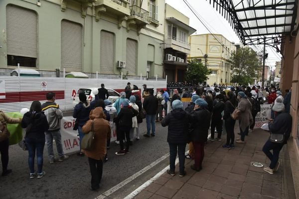 Los reclamos del personal de blanco que “no llegan” a Mazzoleni - Nacionales - ABC Color
