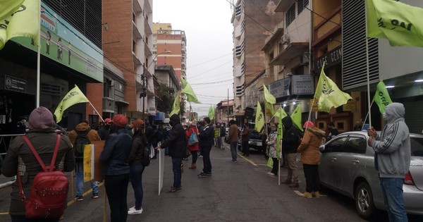 Docentes aplazan gestión de Petta y piden políticas públicas para educación